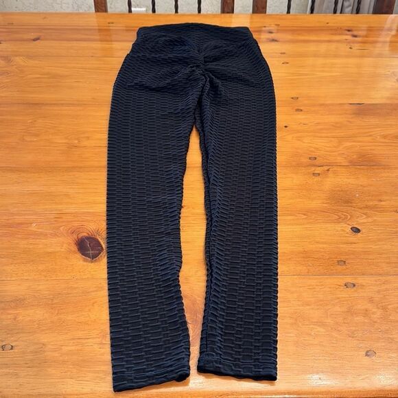 Forever 21 Hunnycomb Knit Scrunch Butt Leggings in BLACK - Picture 6 of 11